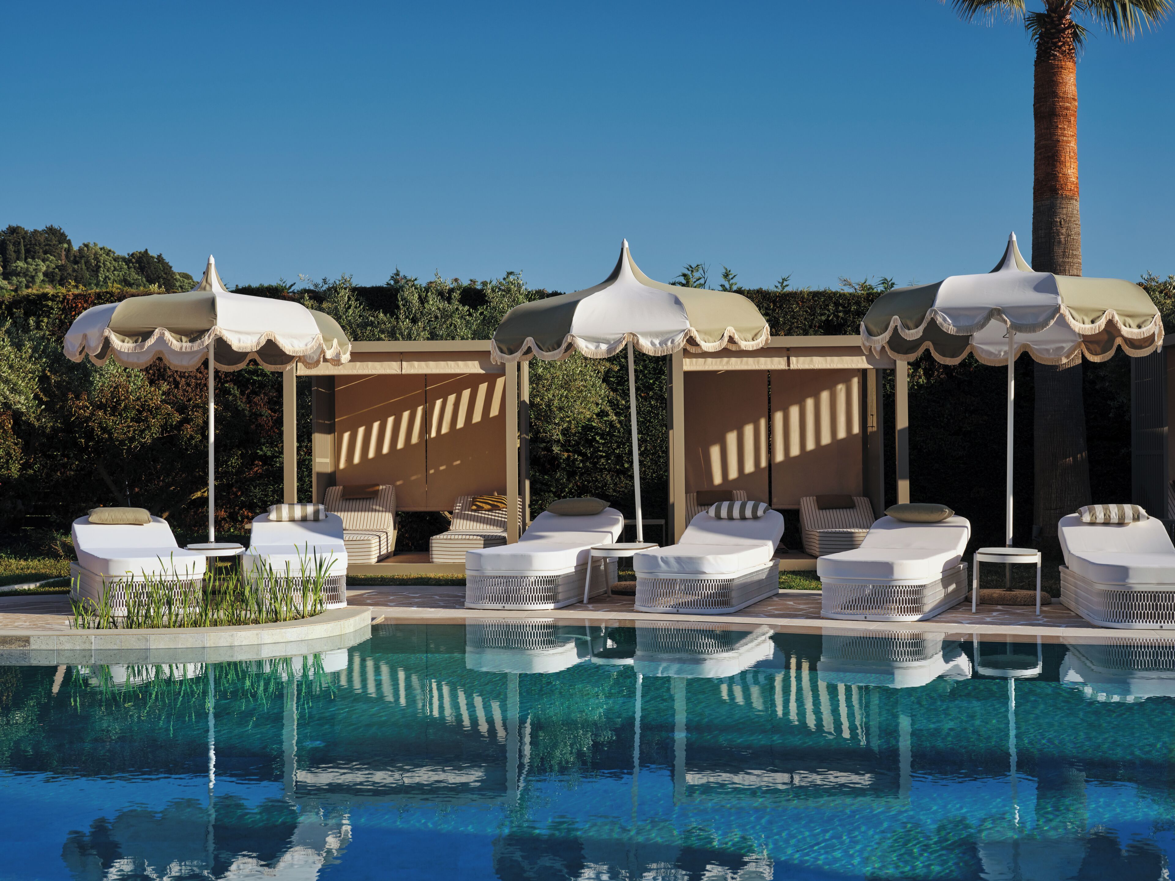 3 outdoor pools, pool umbrellas, pool loungers