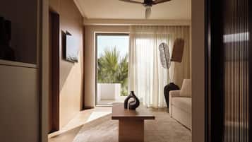 Junior Suite | Minibar, in-room safe, blackout drapes, soundproofing