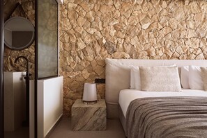 Grand Suite, Jetted Tub | Minibar, caja fuerte, cortinas opacas y sistema de insonorización