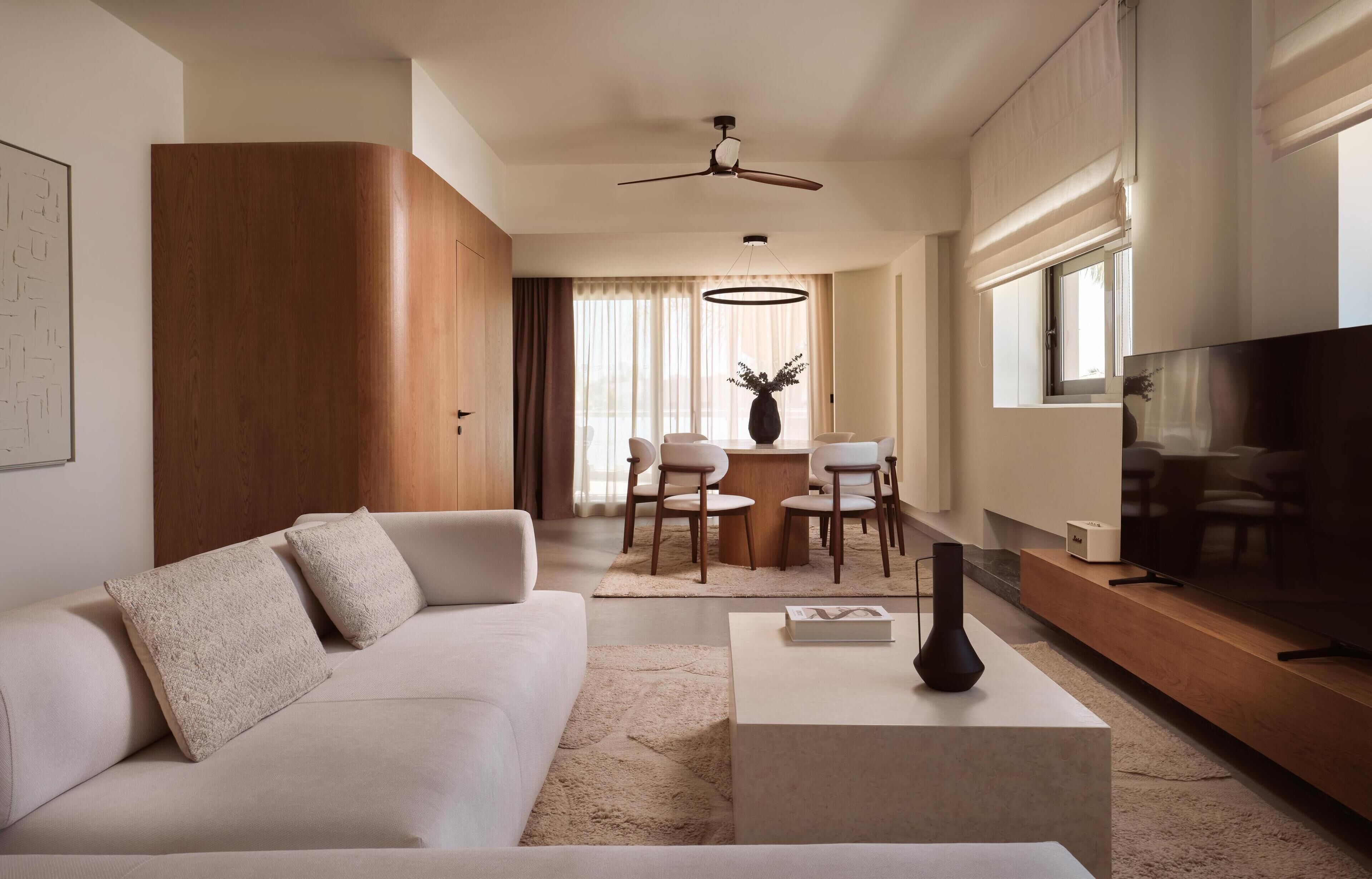 grand suite, jetted tub | 1 bedroom, minibar, in-room safe, blackout curtains