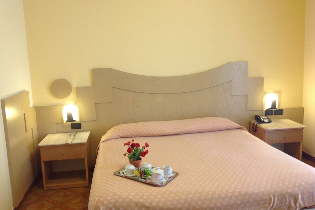 double room | premium bedding, minibar, in-room safe, desk