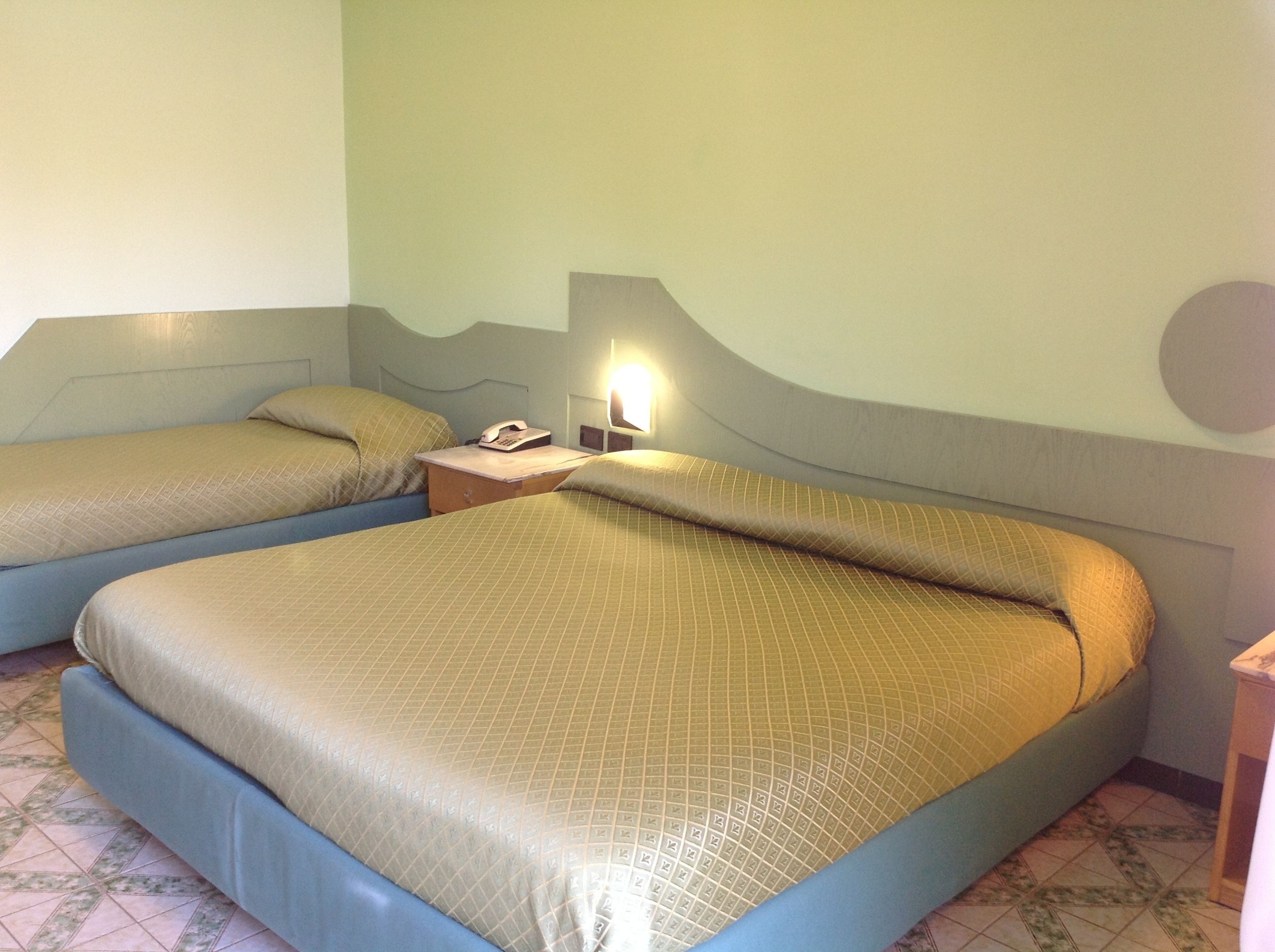 triple room | premium bedding, minibar, in-room safe, desk