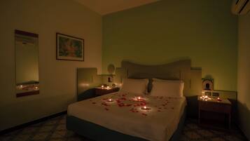 Familienzimmer, Mehrere Betten | Hochwertige Bettwaren, Minibar, Zimmersafe, Schreibtisch