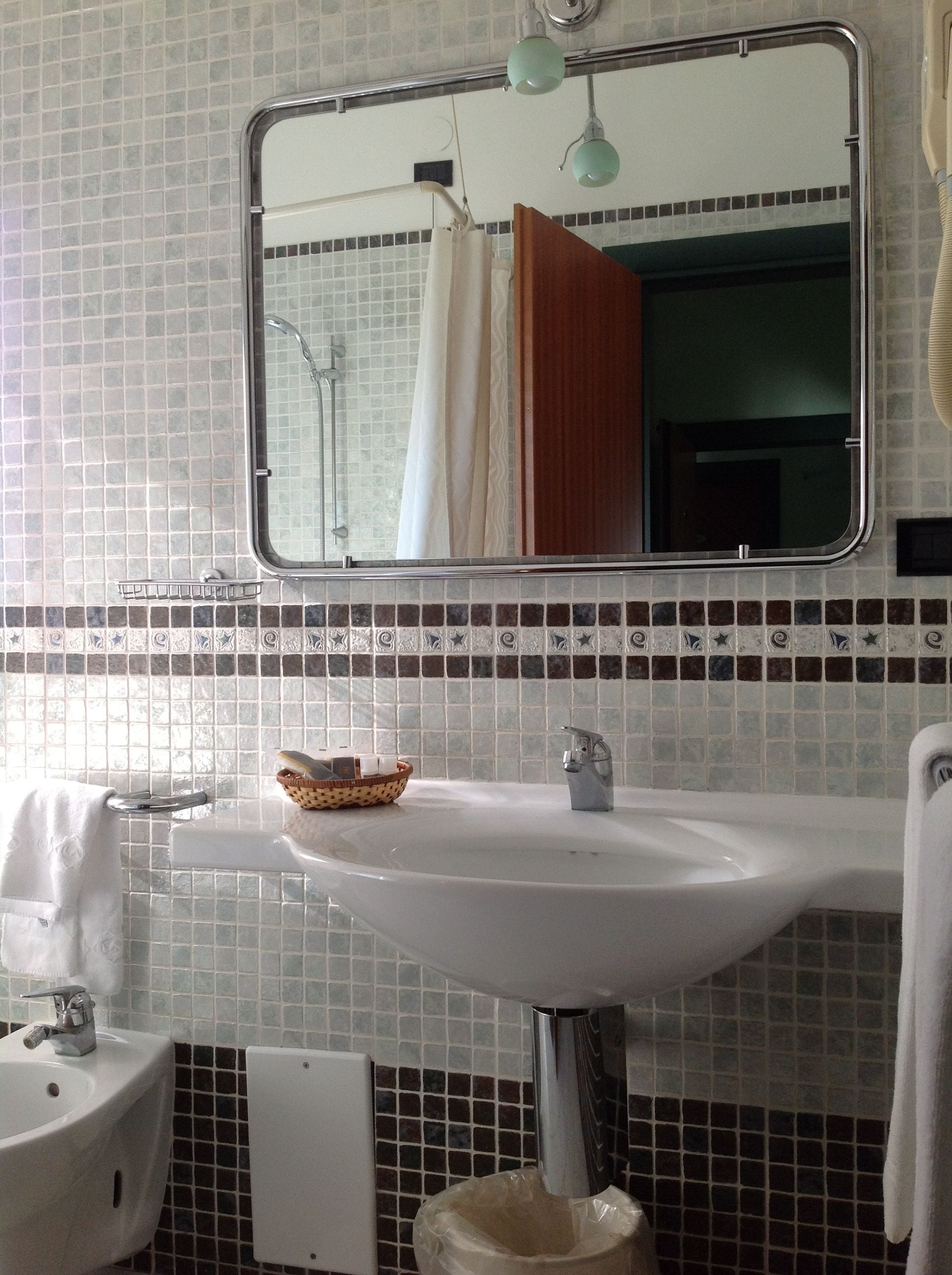 double room | bathroom sink