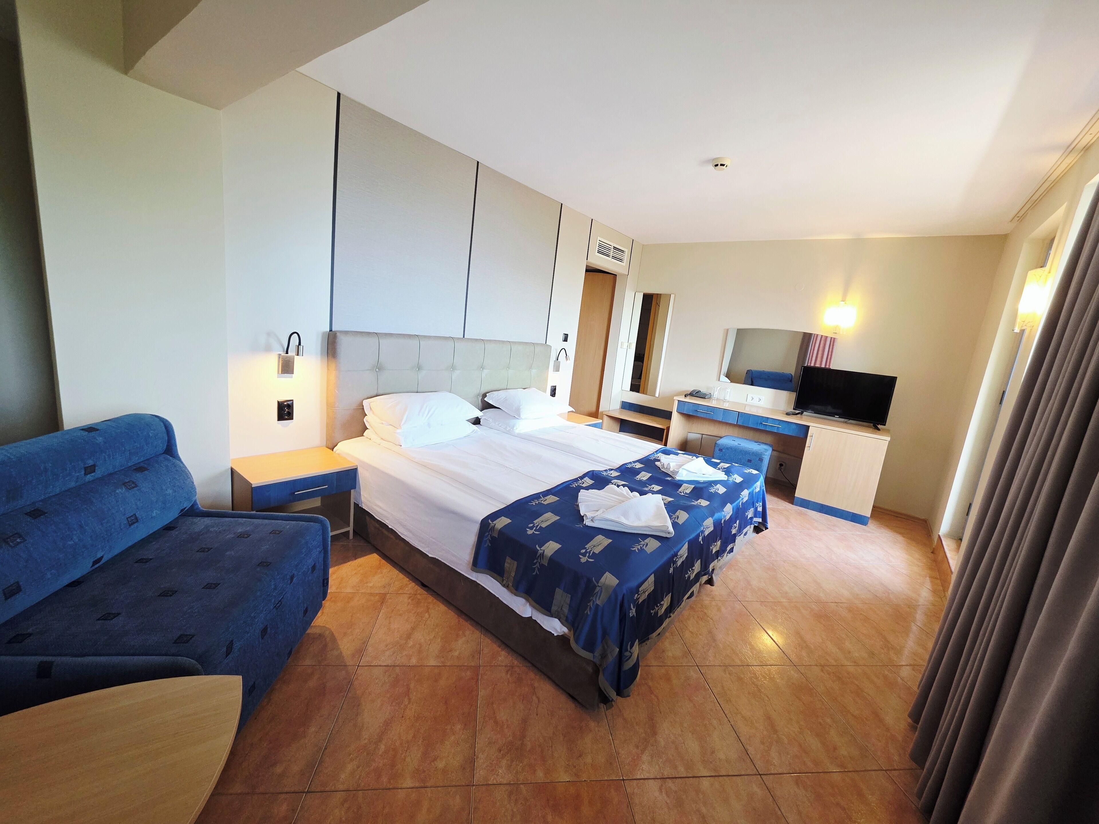 grand room, 1 bedroom, balcony | 1 bedroom, desk, iron/ironing board, free wifi