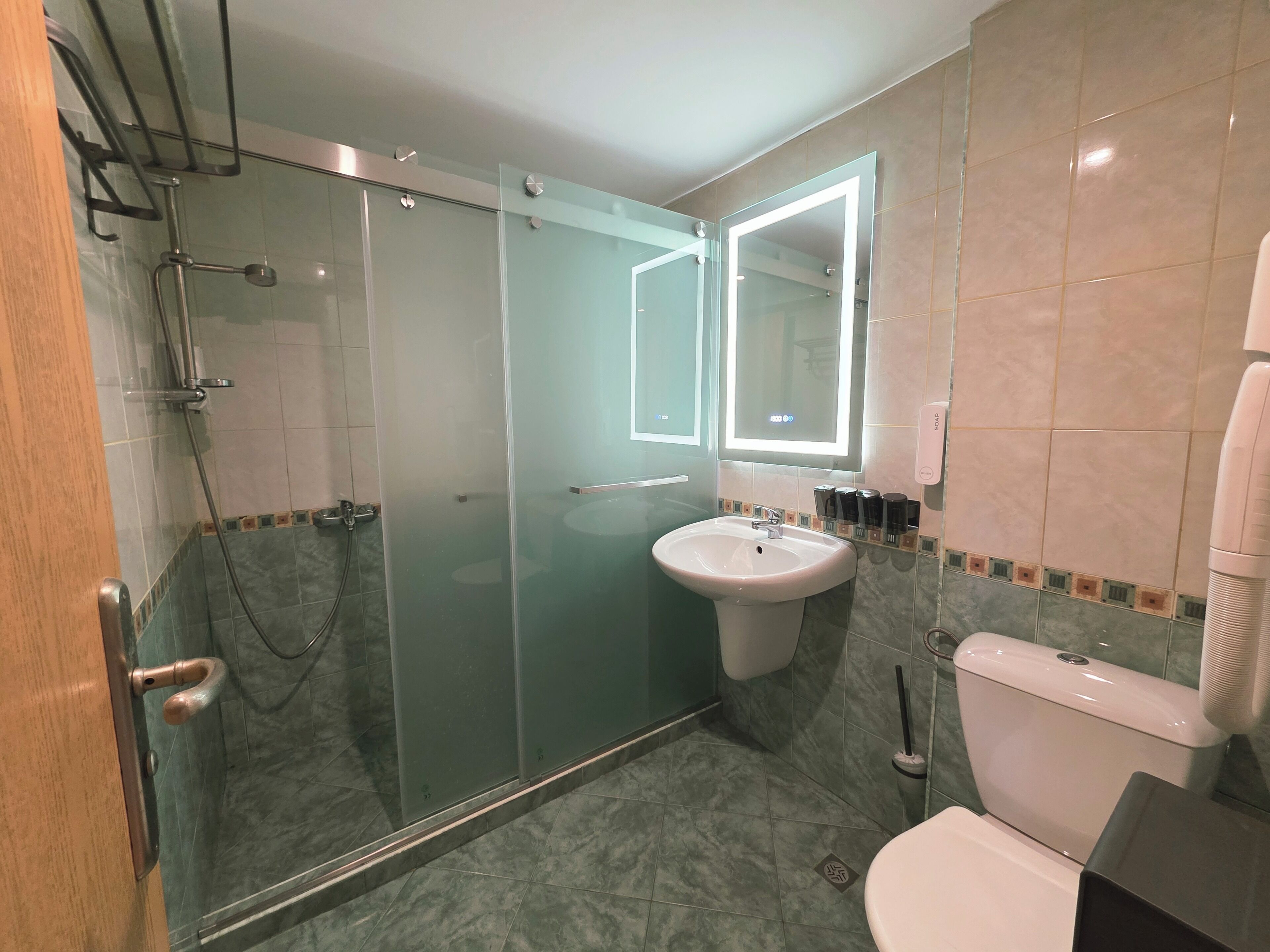 standard double room, balcony | bathroom | shower, hair dryer, towels