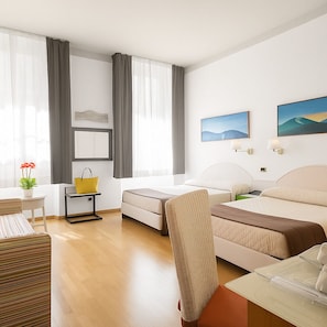 ファミリー ルーム | エジプト綿のシーツ、高級寝具、羽毛の掛け布団、低反発ベッド