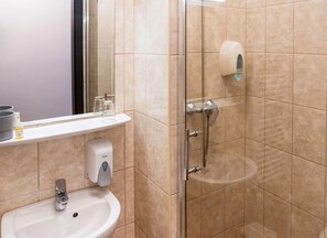 Standard Single Room | Bathroom - Metro (Budapest)