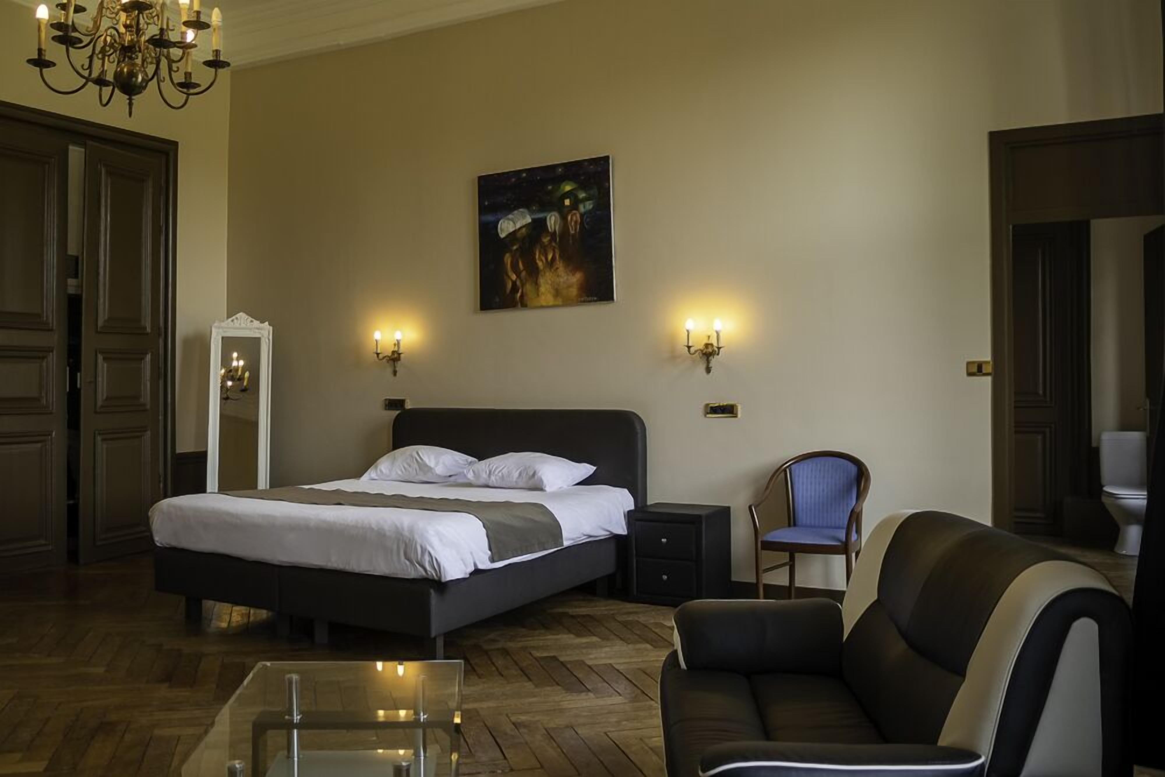 Hypo-allergenic bedding, minibar, individually decorated, free WiFi