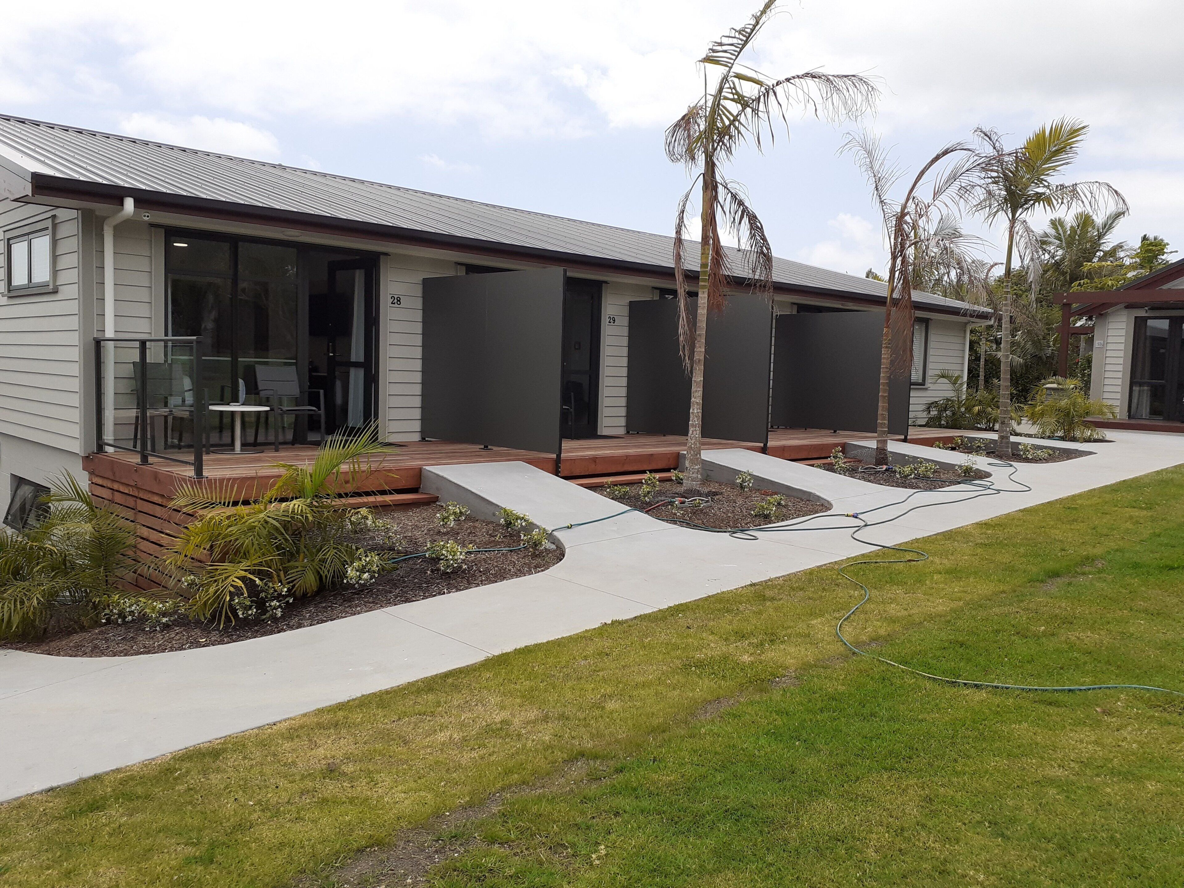 Tabla de planchar con plancha, wifi gratis, ropa de cama