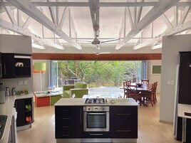 Boutique Green Monkey Orange Sleeps 4  | 客房内用餐