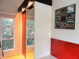 Boutique Red Ivory Sleeps 2 | 高档床上用品、特色装修、特色家居、免费 WiFi