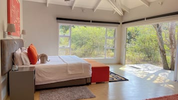Boutique Green Monkey Orange Sleeps 4  | 1 bedroom, premium bedding, individually decorated