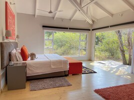 Boutique Green Monkey Orange Sleeps 4  | 高档床上用品、特色装修、 特色家居、免费 WiFi