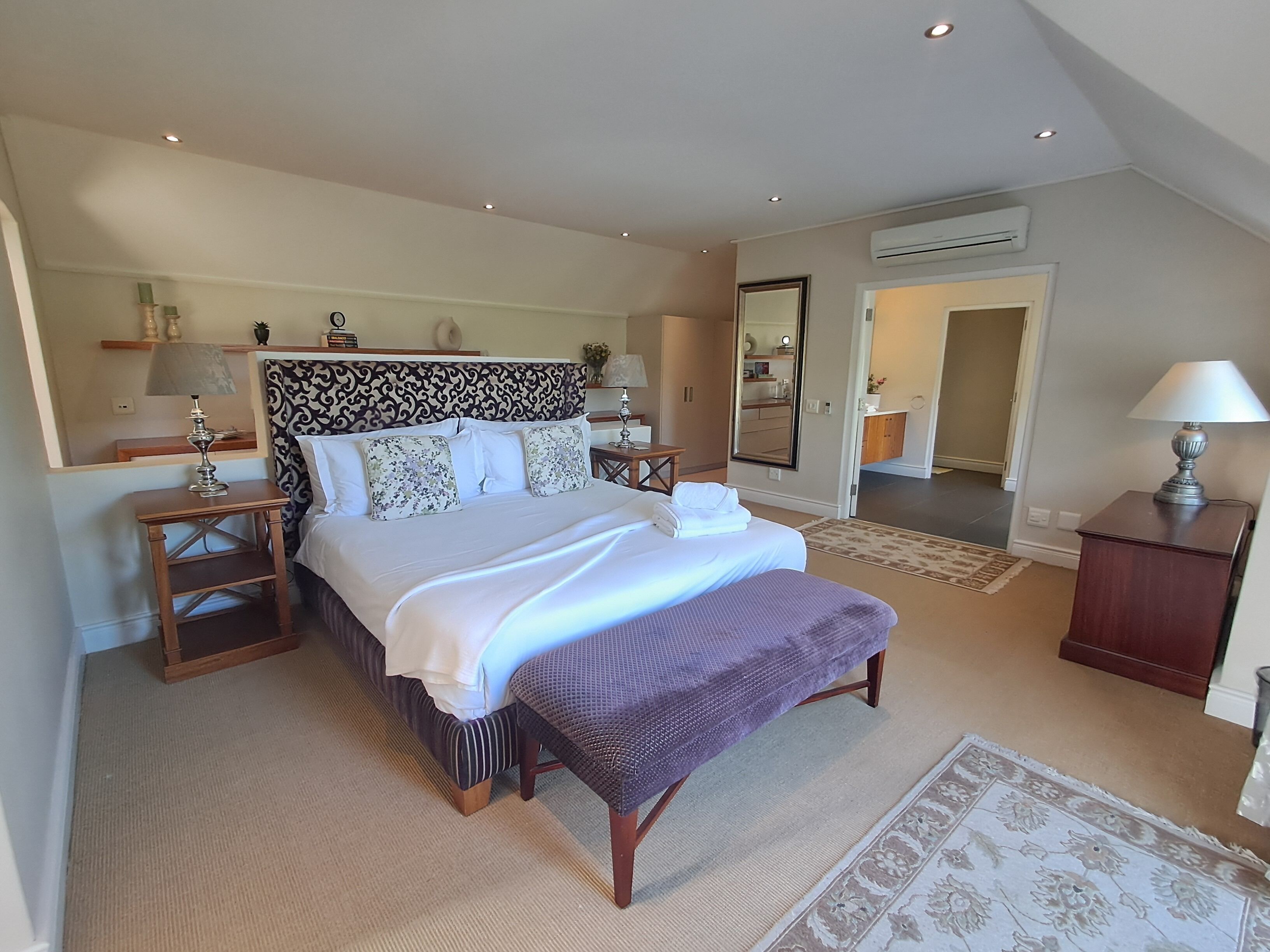 Deluxe Room | In-room safe, desk, soundproofing, WiFi (free)