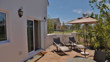 Regal Pool Side | Terrasse/Patio