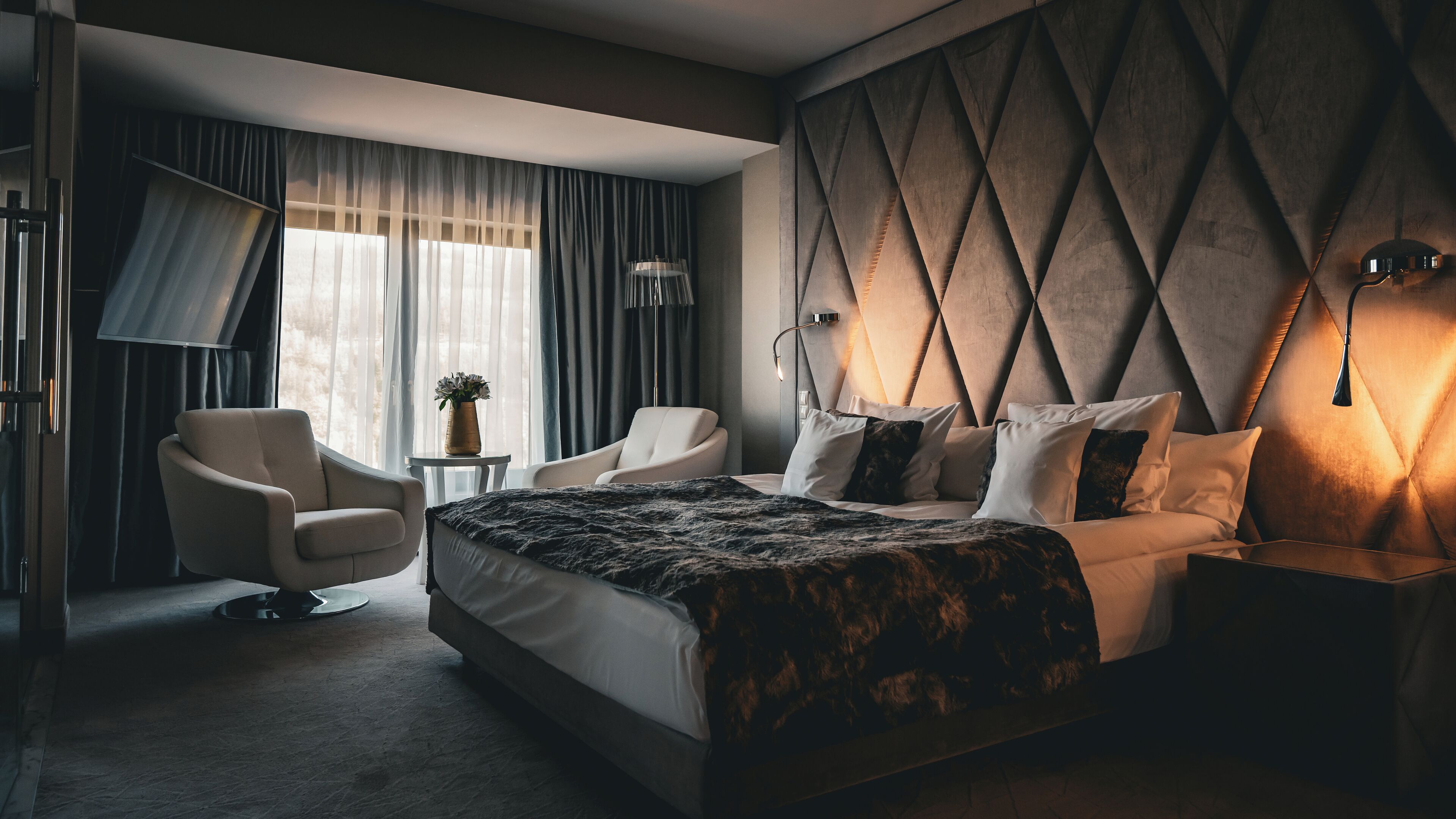 Apartment Platinum with Jacuzzi, 4* part | In-room safe, desk, blackout drapes, iron/ironing board