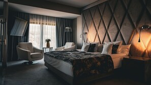 Huoneisto (Platinum, 4* part) | Tallelokero huoneessa, työpöytä, pimennysverhot, silitysrauta/-lauta