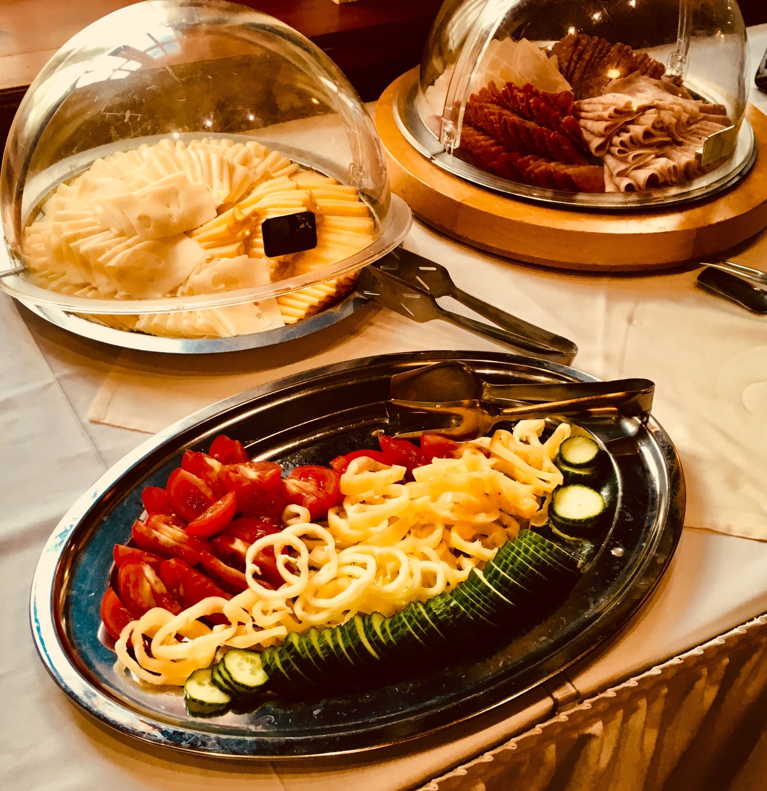 free buffet breakfast