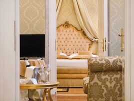 Master Suite | Living area