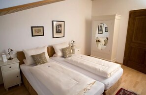 Chambre Confort double | Bureau, fer et planche à repasser, accès au Wi-Fi (inclus)
