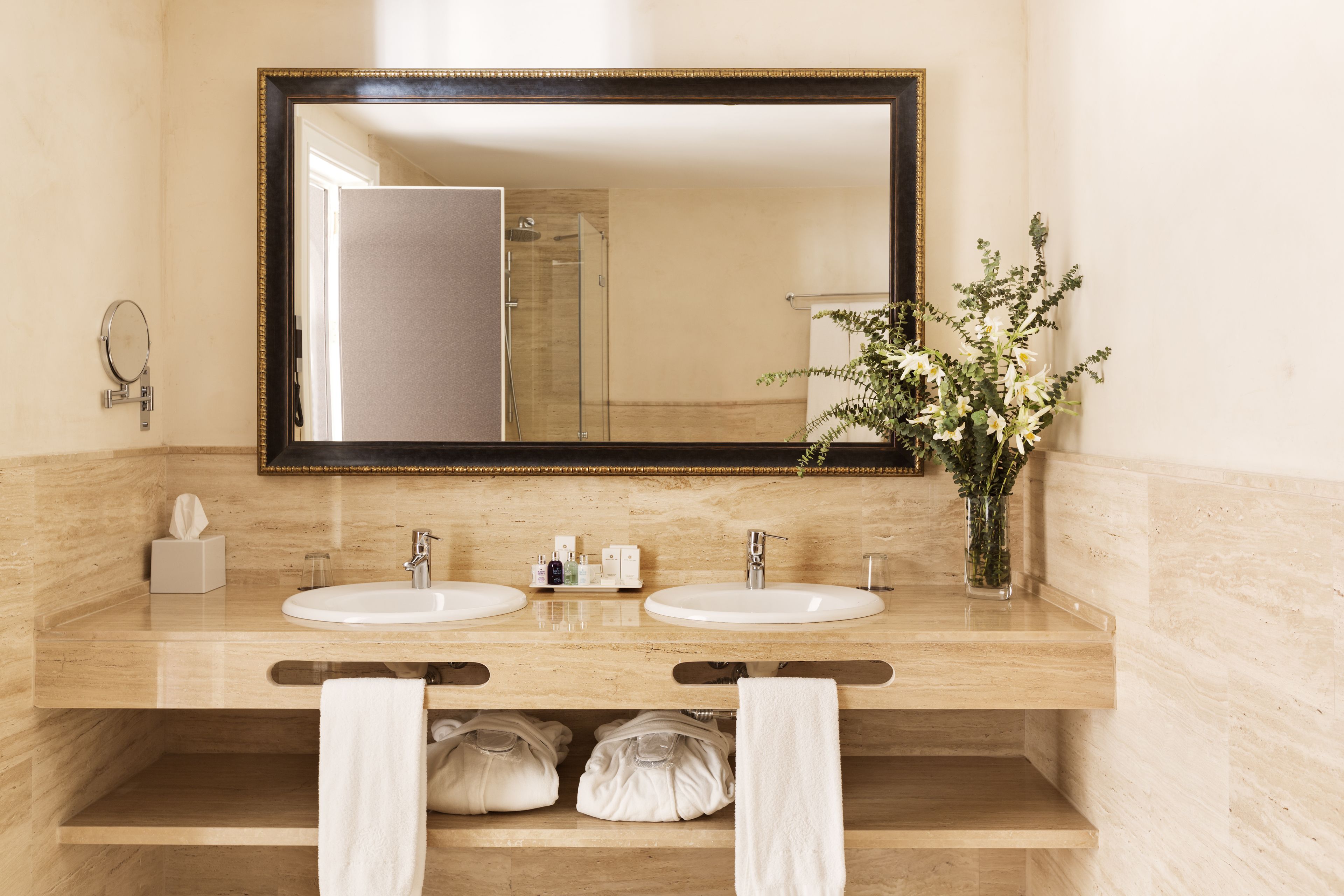 deluxe room, terrace (jacuzzi) | bathroom | free toiletries, hair dryer, bathrobes, slippers