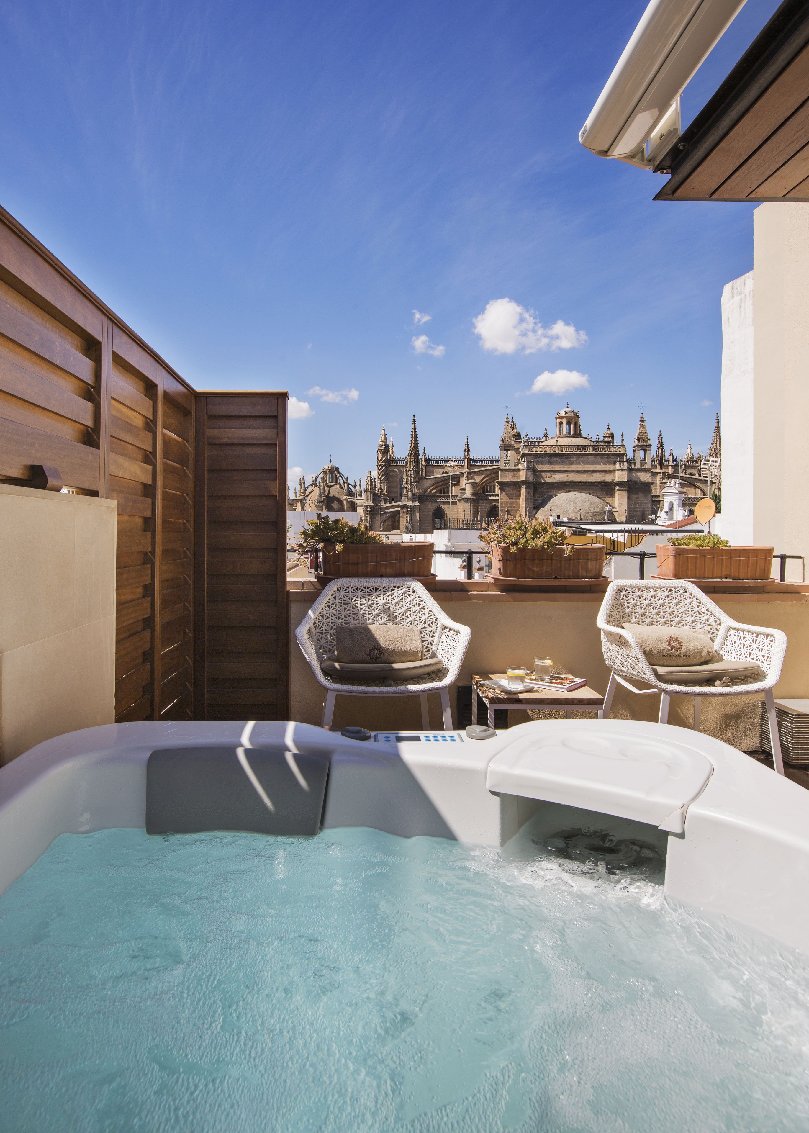 deluxe room, terrace (jacuzzi) | jetted bathtub