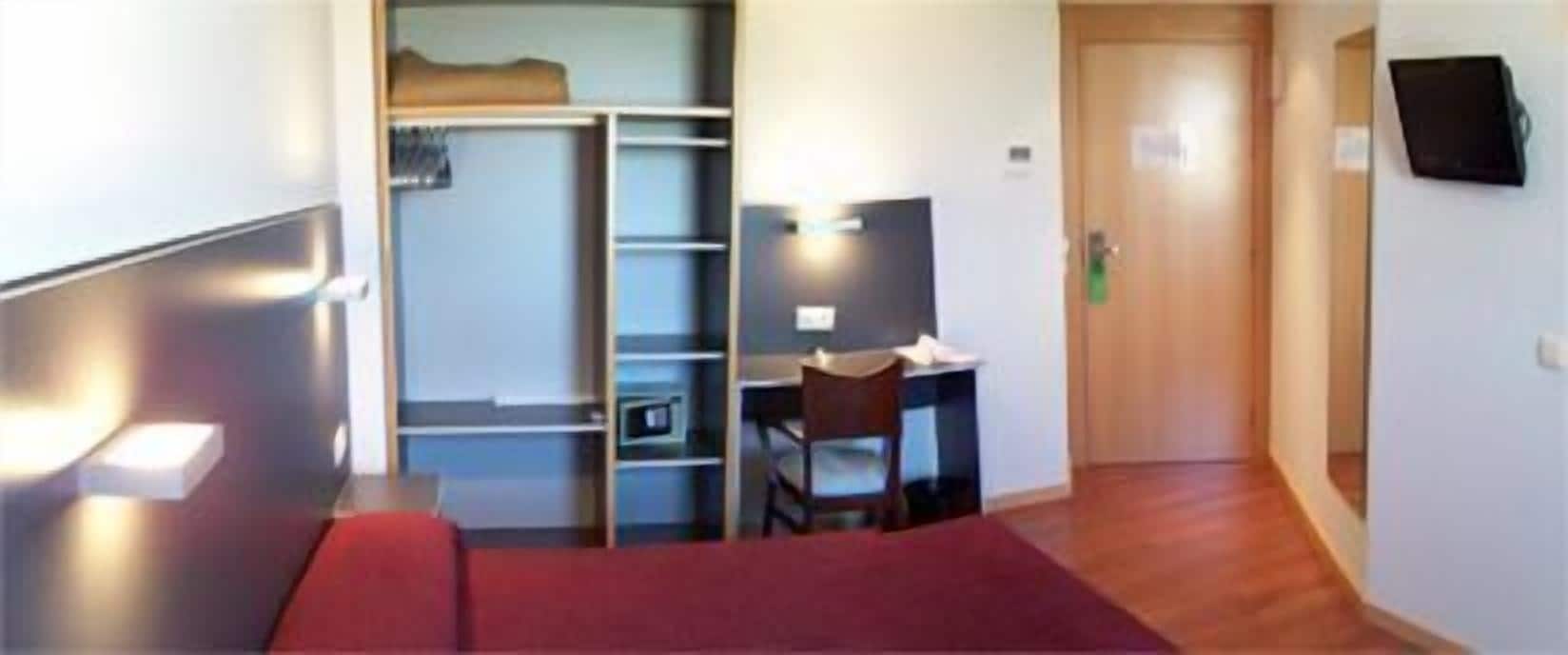 premium bedding, in-room safe, desk, free cots/infant beds