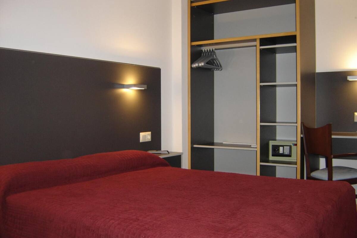 premium bedding, in-room safe, desk, free cots/infant beds