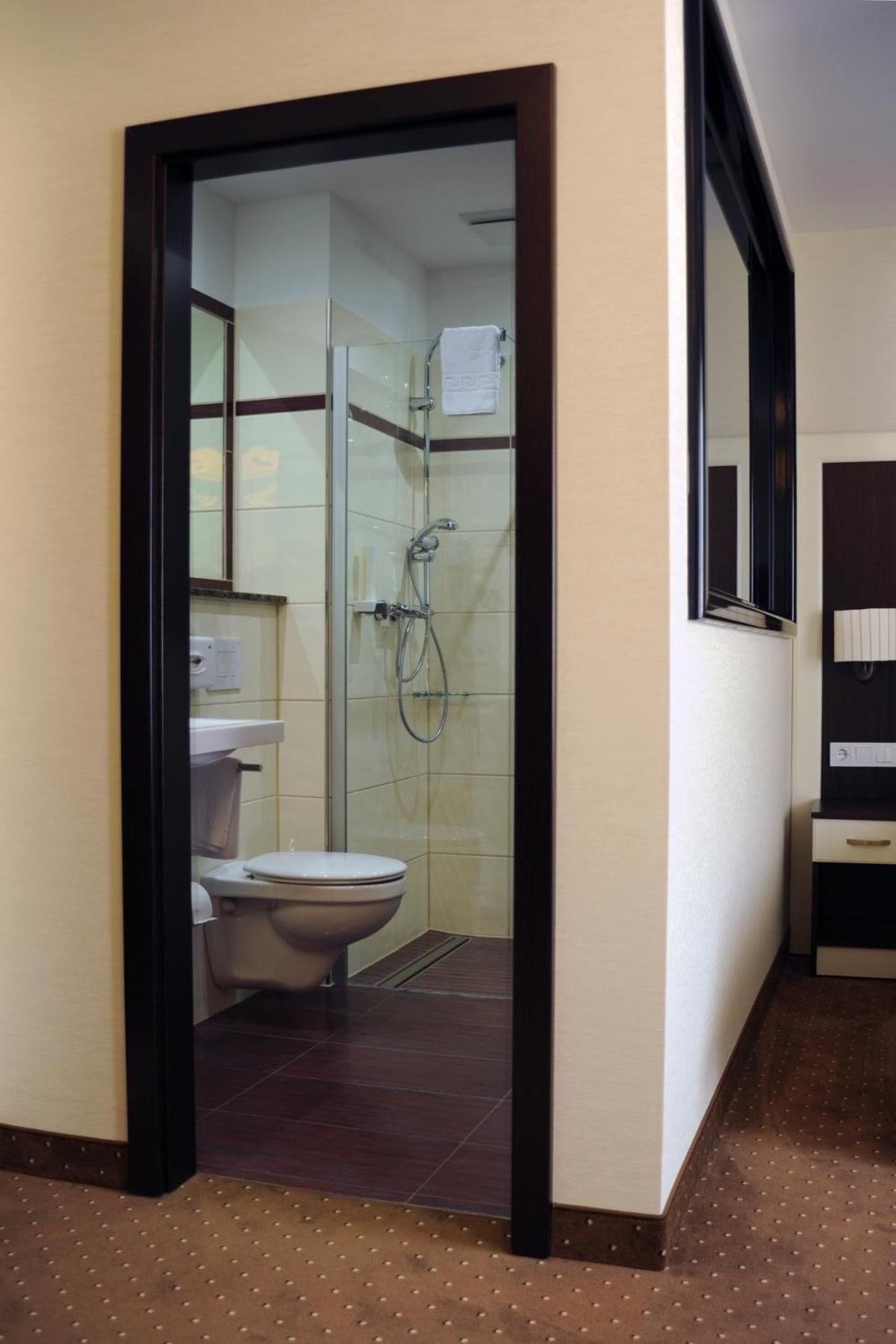 shower, rainfall showerhead, free toiletries, hair dryer