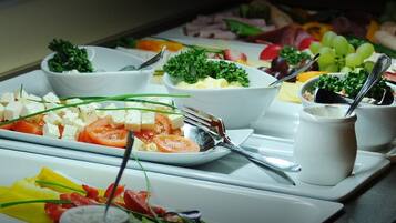 Tägliches Frühstücksbuffet gegen Gebühr