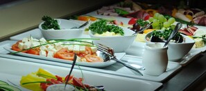 Frokostbuffé hver dag (EUR 15 per person)