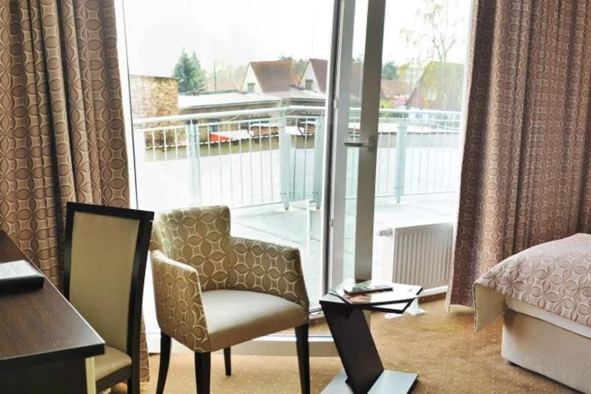 1 bedroom, premium bedding, down duvets, select comfort beds