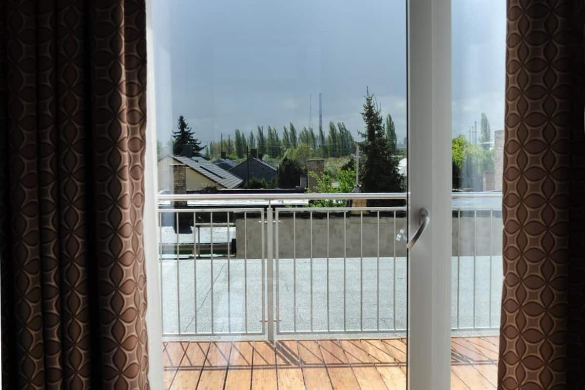 1 bedroom, premium bedding, down duvets, select comfort beds