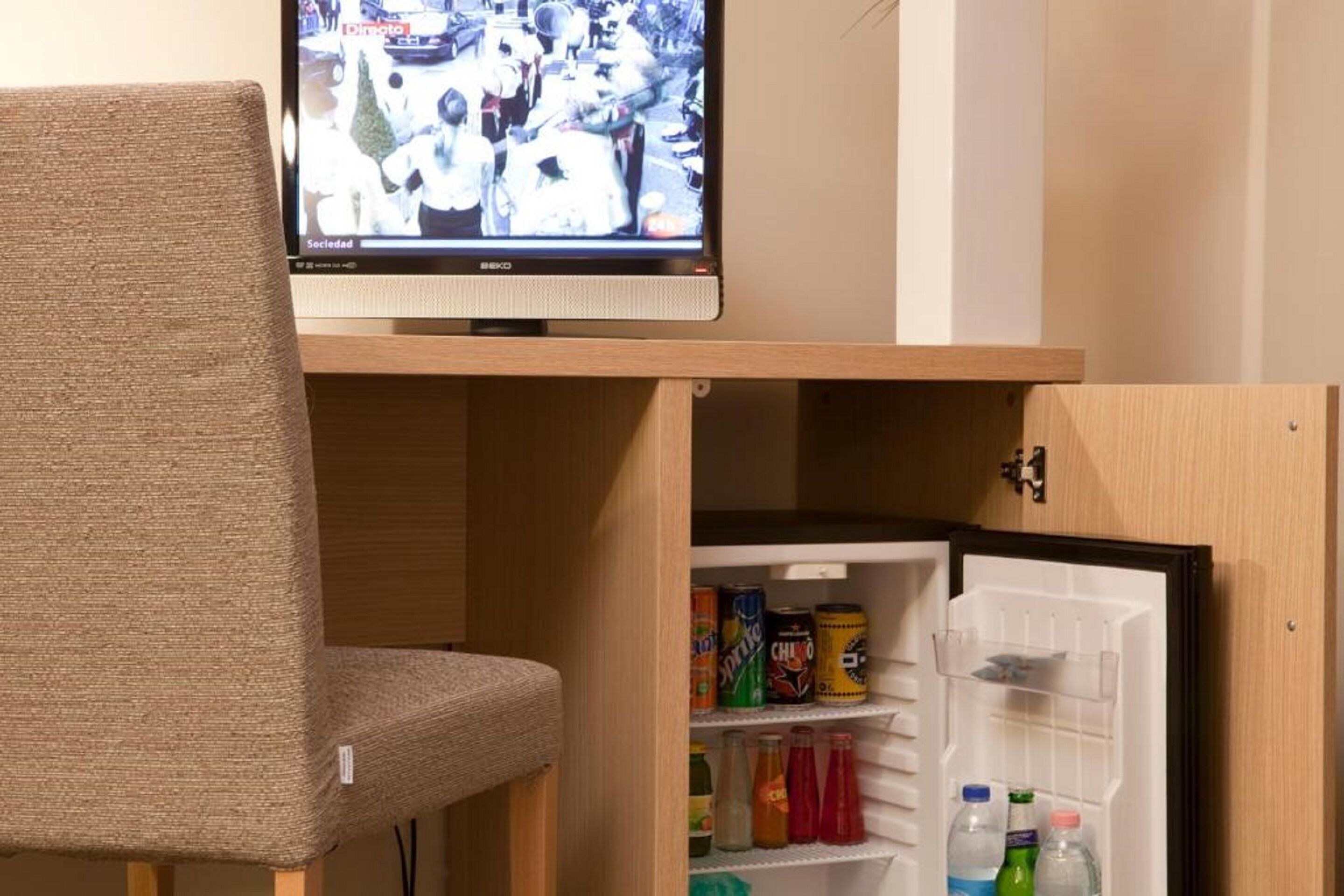 single room, 1 single bed | minibar, in-room safe, desk, blackout curtains