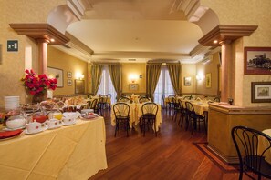 Daily buffet breakfast for a fee - Hotel Pomezia (Rome)