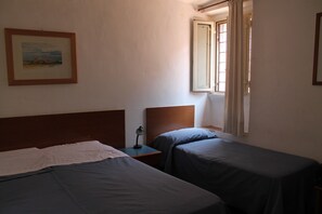 In-room safe, desk, soundproofing, iron/ironing board - Hotel Pomezia (Rome)