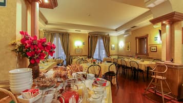 Daily buffet breakfast (EUR 10 per person)