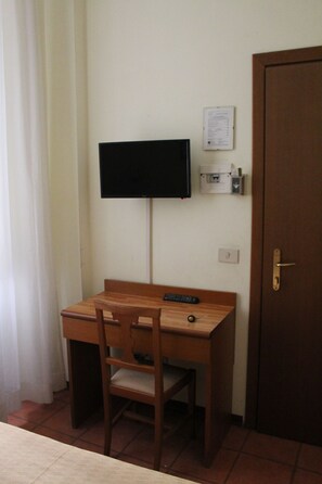 In-room safe, desk, soundproofing, iron/ironing board - Hotel Pomezia (Rome)