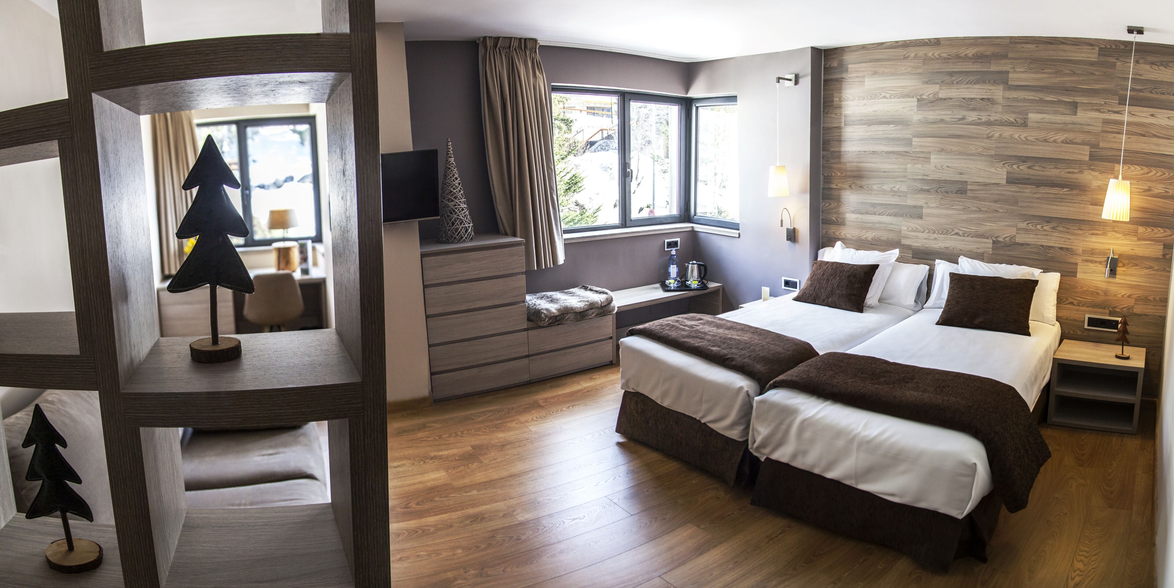 Superior tweepersoonskamer | Een bureau, geluiddichte muren