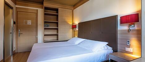 1 bedroom, in-room safe, desk, soundproofing