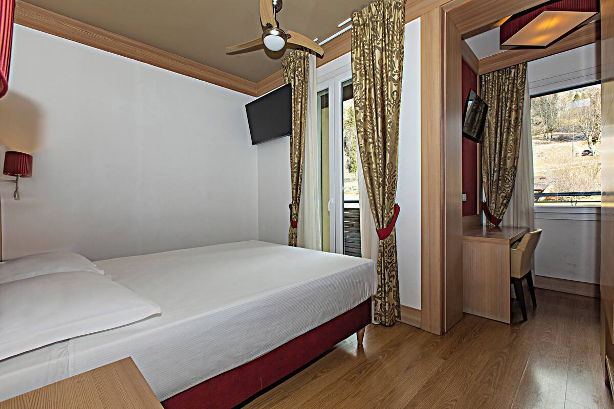 Classic Single Room (with Spa Access) | In-room safe, desk, soundproofing, free WiFi