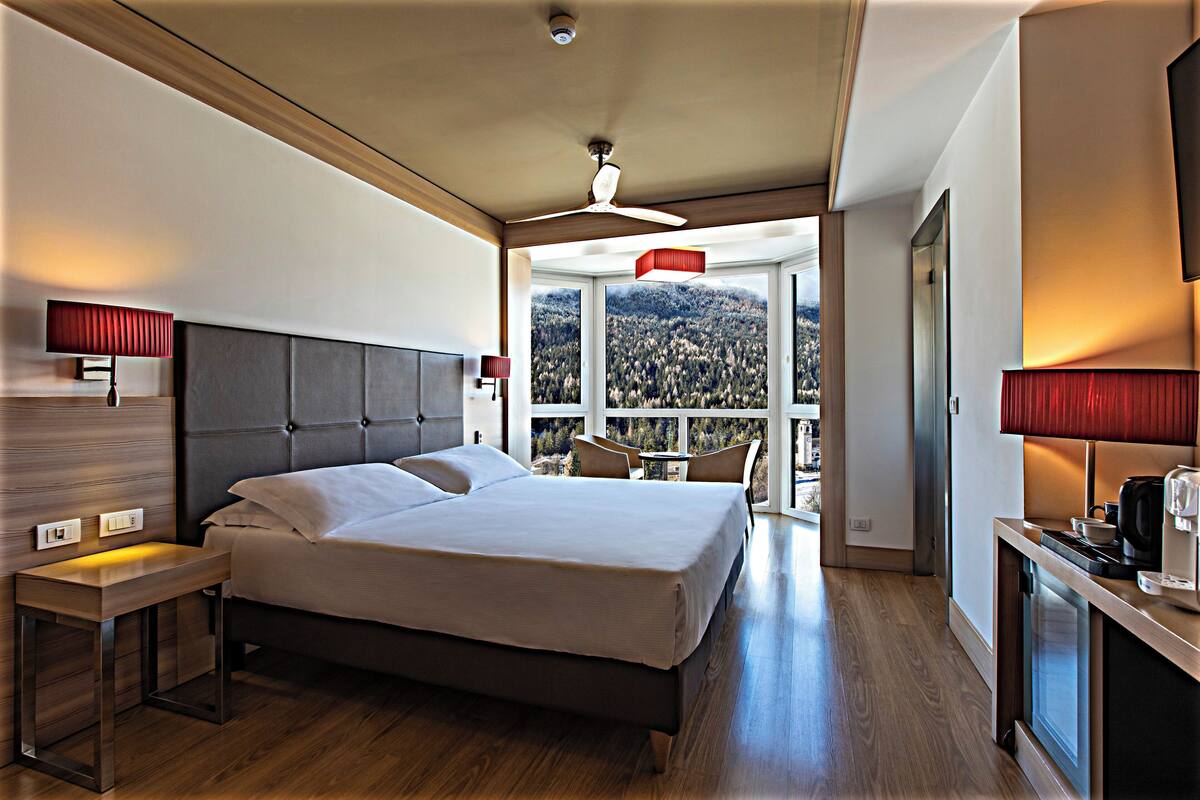 junior suite (with spa access) | 1 bedroom, in-room safe, desk, soundproofing