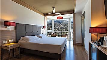 Junior Suite (with Spa Access) | 1 bedroom, in-room safe, desk, soundproofing