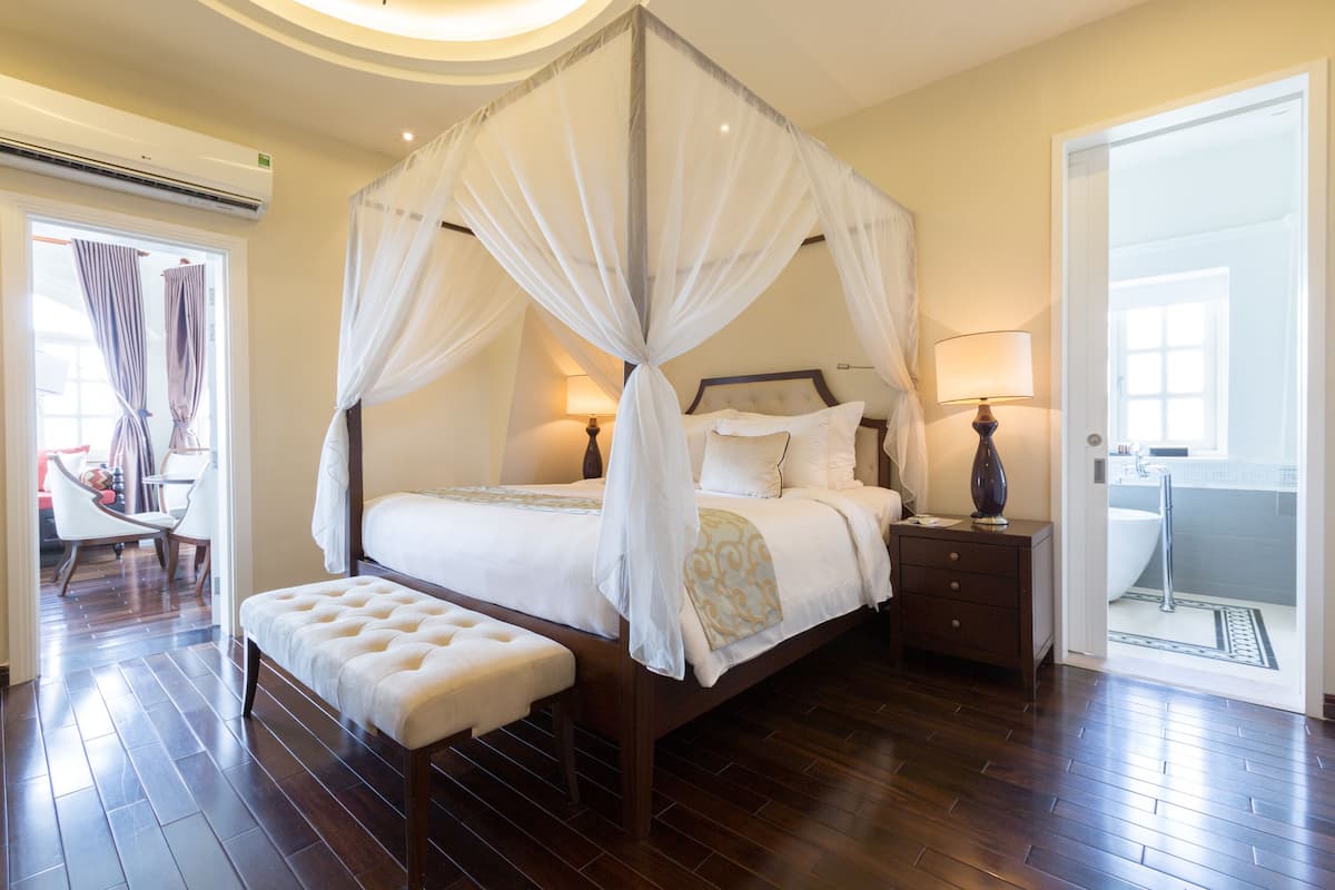 art suite river view | premium bedding, select comfort beds, free minibar, in-room safe