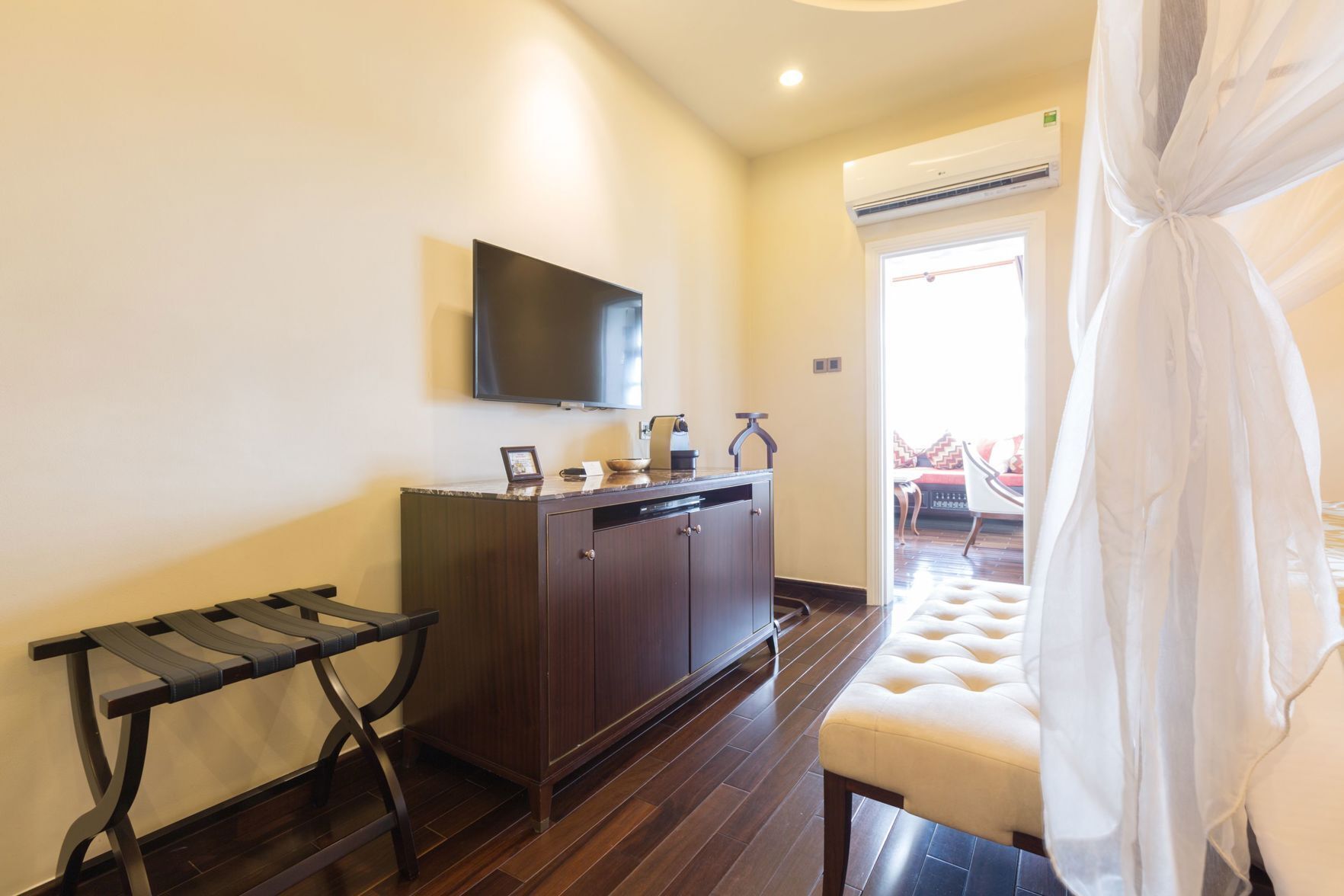 高級寝具、セレクト コンフォート製ベッド、ミニバー (無料)、セーフティボックス (室内)