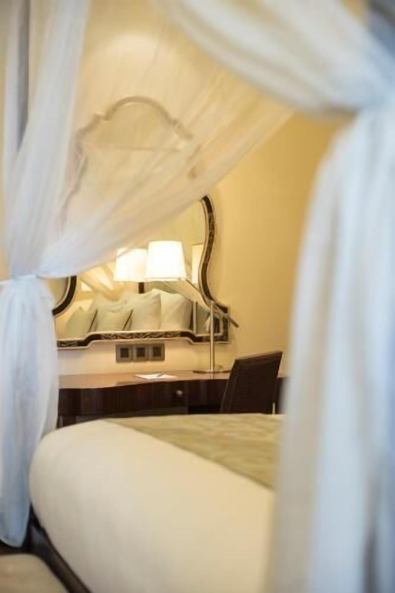 高級寝具、セレクト コンフォート製ベッド、ミニバー (無料)、セーフティボックス (室内)