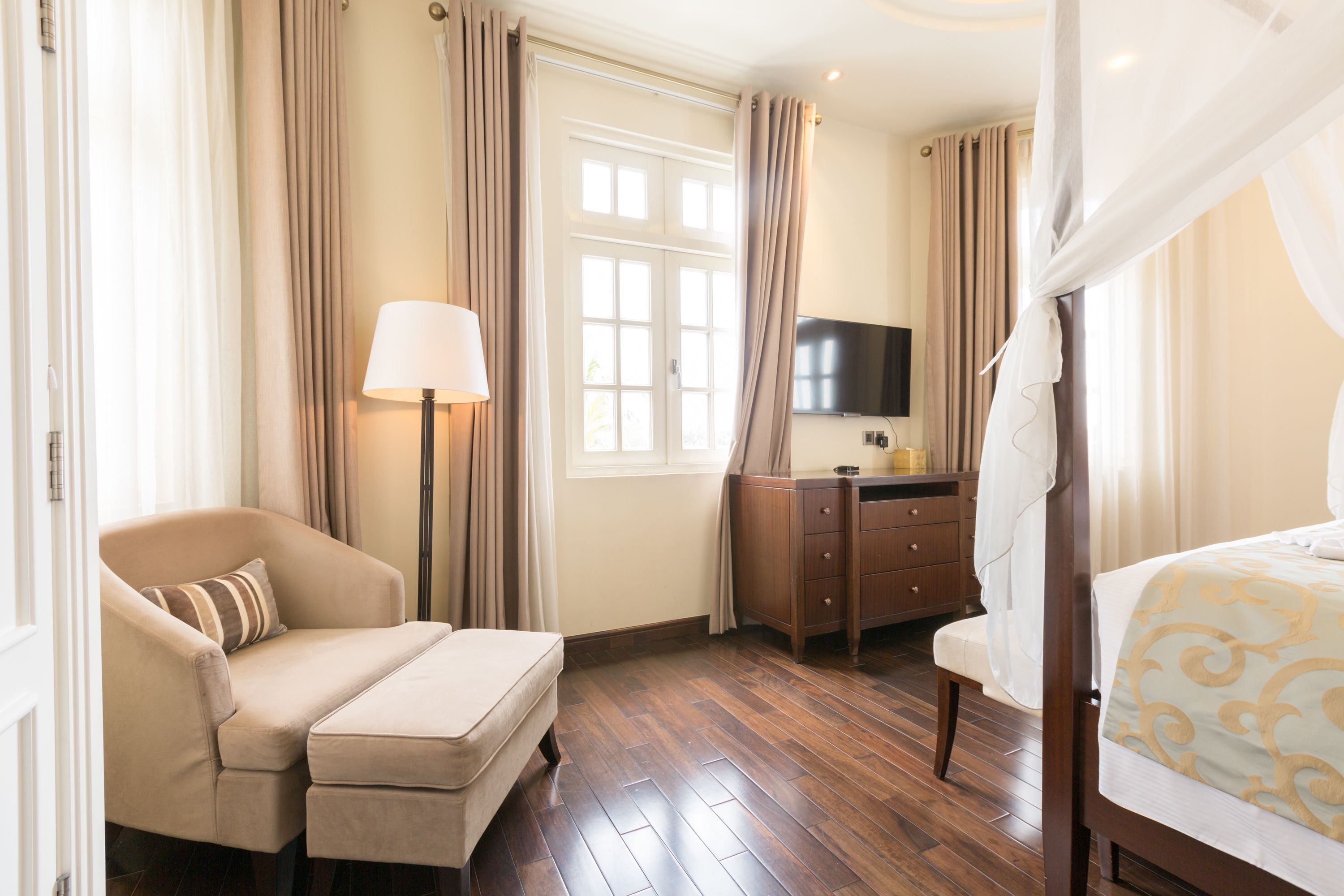 高級寝具、セレクト コンフォート製ベッド、ミニバー (無料)、セーフティボックス (室内)