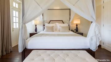 Sanctuary Suite | Premium bedding, Select Comfort beds, free minibar, in-room safe