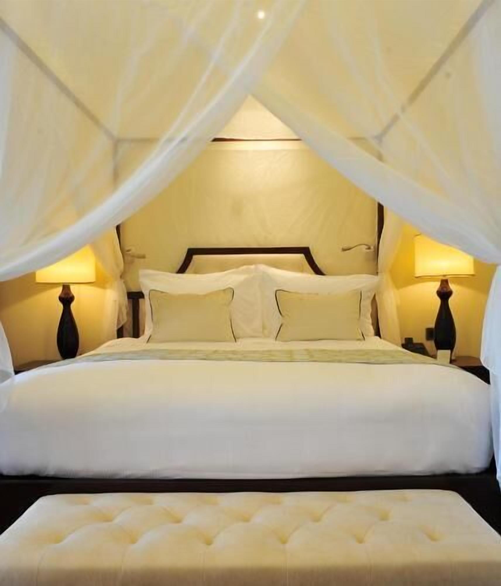 Premium bedding, Select Comfort beds, free minibar, in-room safe